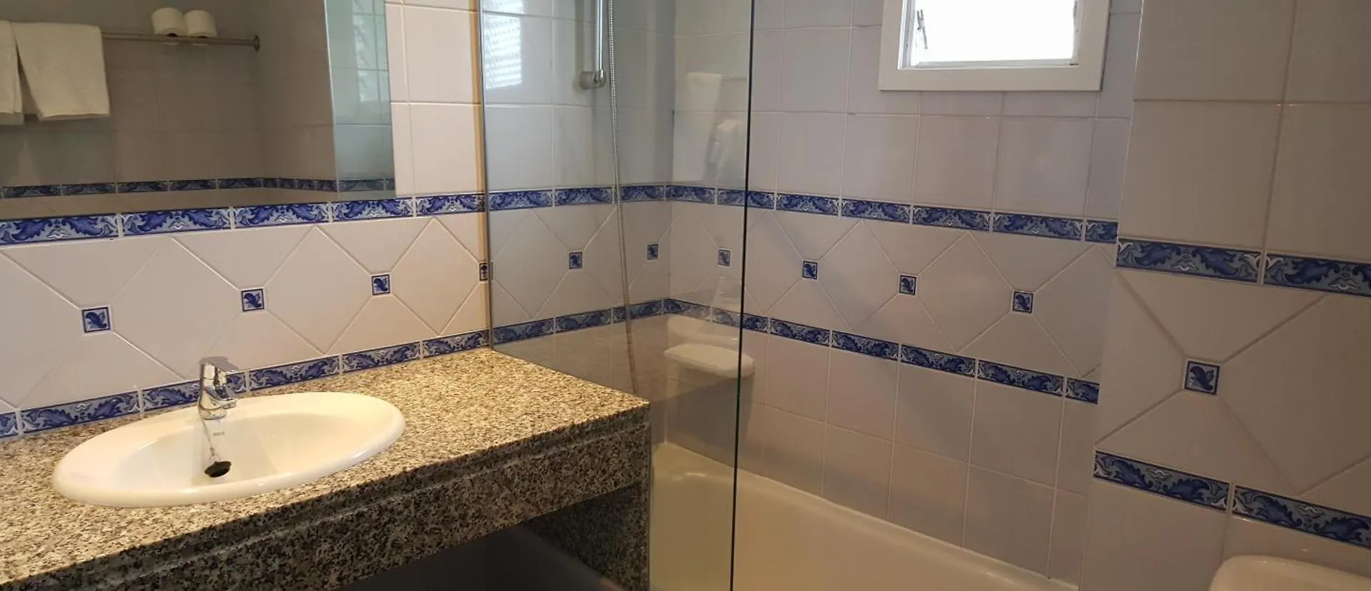 Hotel Pinos Playa Сантаньи